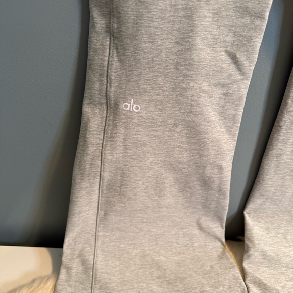 Alo Yoga Heather Gray Alosoft Intuition Long Sleeve Bra w/High Waist Leggings - Picture 9 of 16